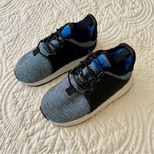Adidas toddler tennis shoes size 6